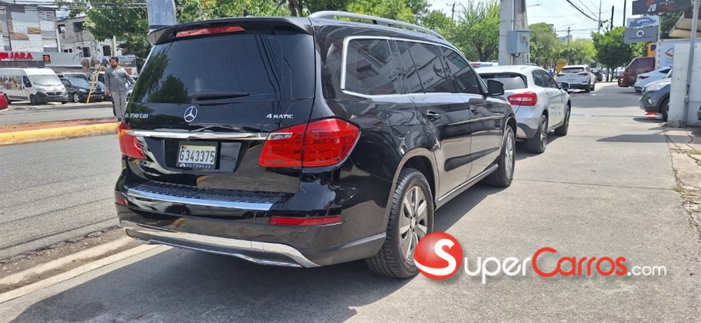 2025 Mercedes-Benz Clase GL 350 CDI — foto 3 / 8