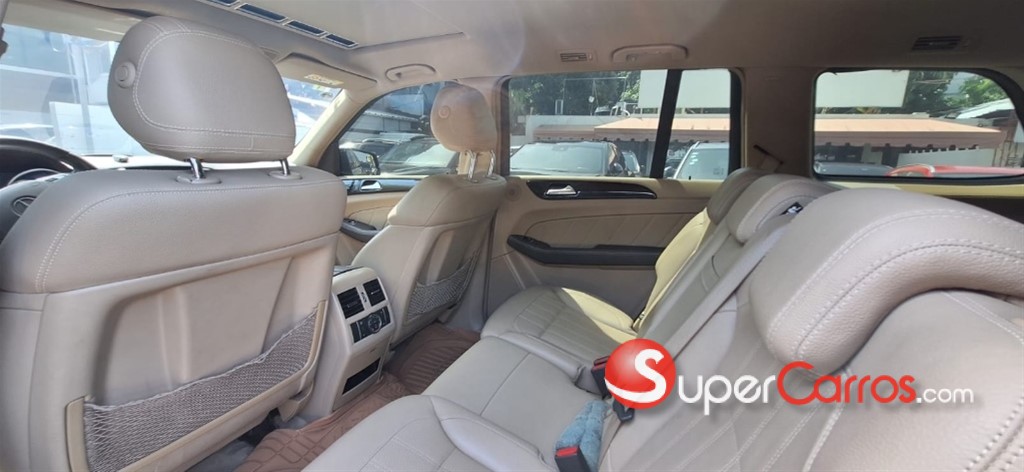2025 Mercedes-Benz Clase GL 350 CDI — foto 6 / 8