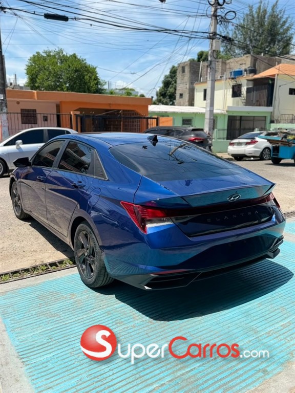 2021 Hyundai Elantra SEL — foto 8 / 12