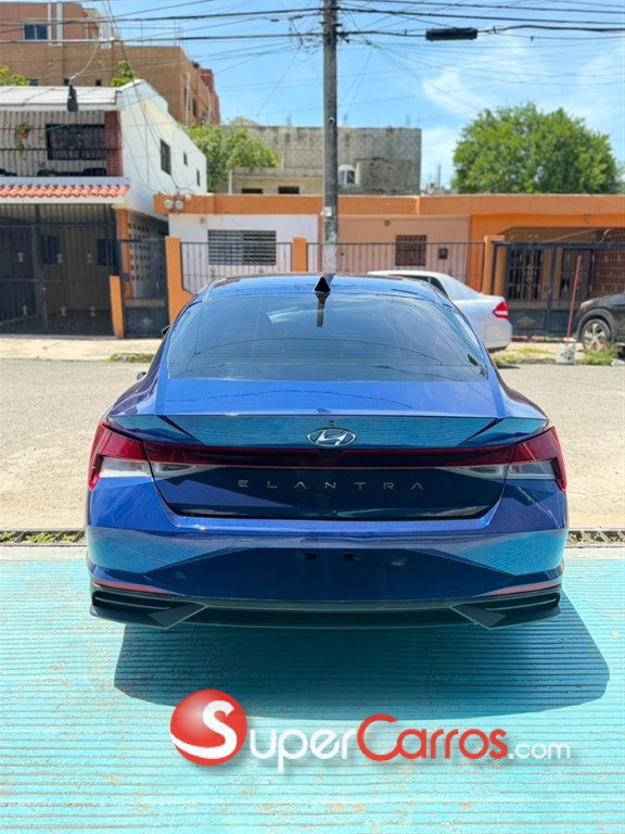 2021 Hyundai Elantra SEL — foto 9 / 12
