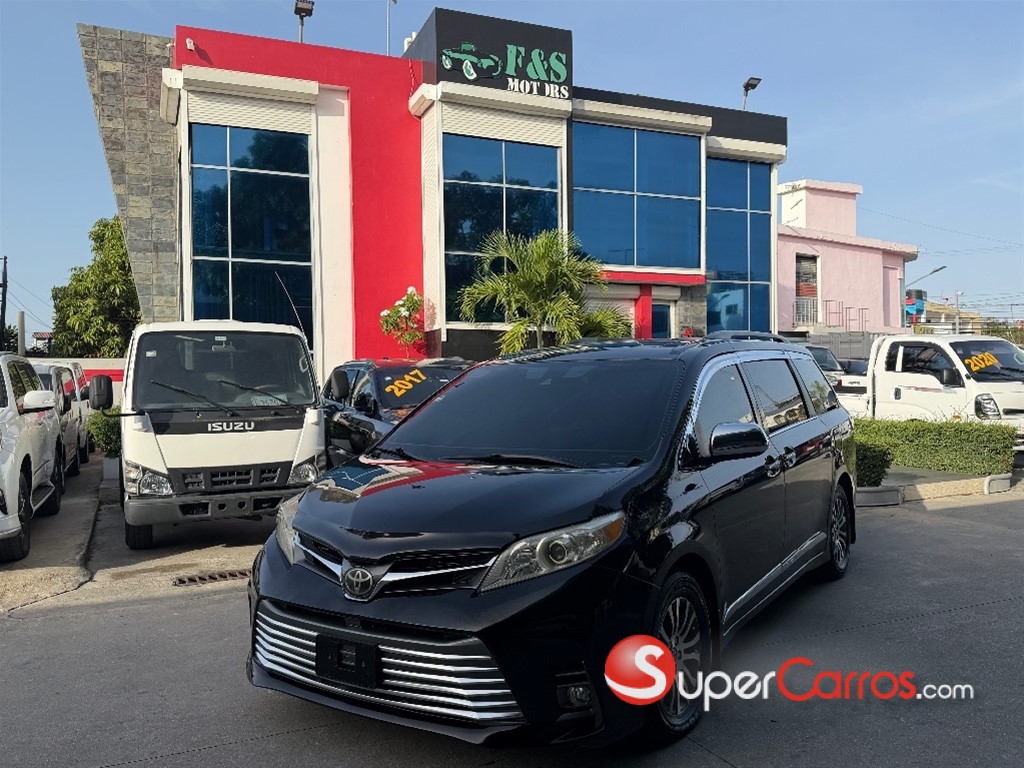 2018 Toyota Sienna XLE