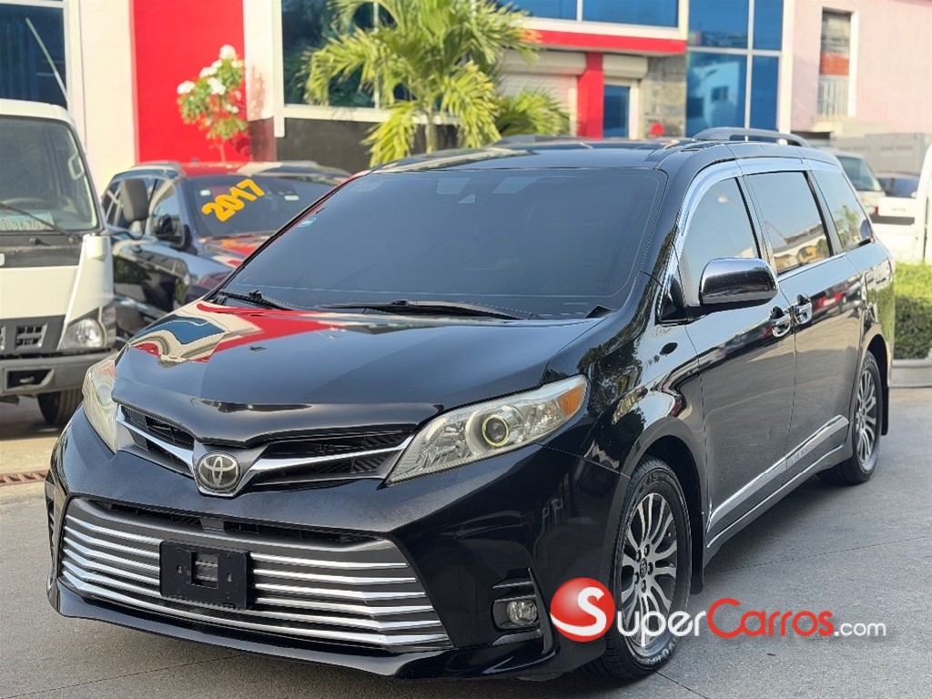 2018 Toyota Sienna XLE — foto 2 / 12