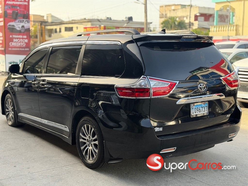 2018 Toyota Sienna XLE — foto 5 / 12