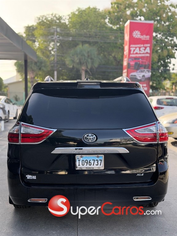 2018 Toyota Sienna XLE — foto 6 / 12