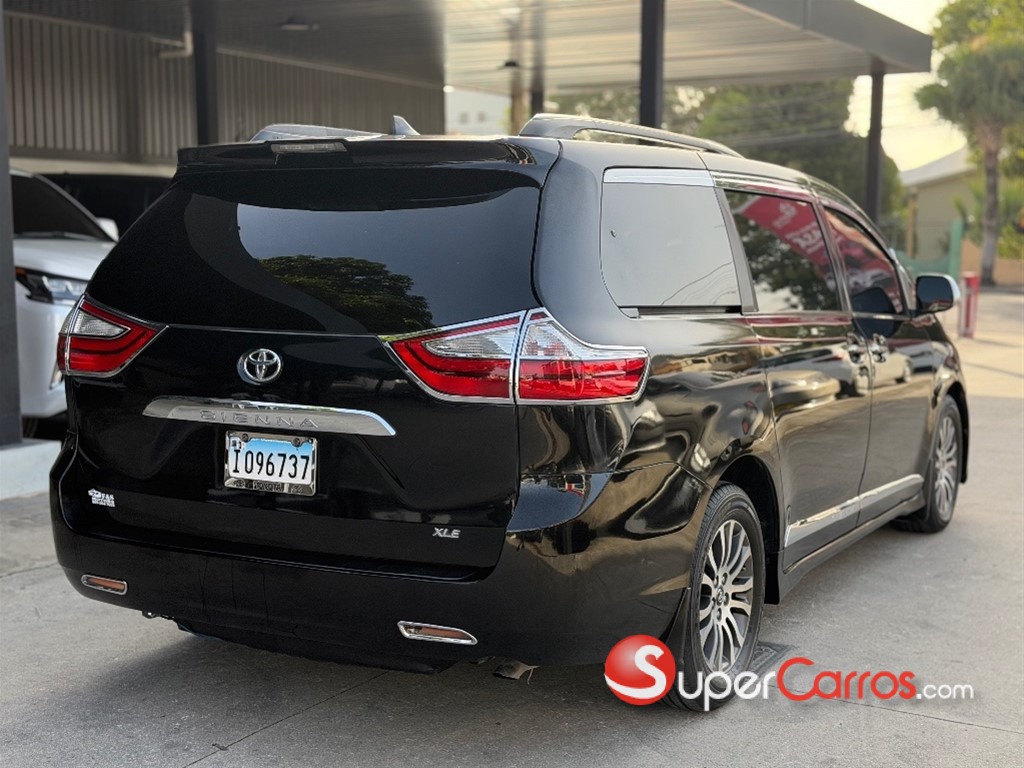 2018 Toyota Sienna XLE — foto 7 / 12