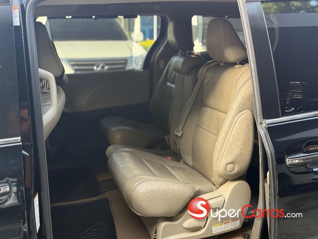 2018 Toyota Sienna XLE — foto 10 / 12