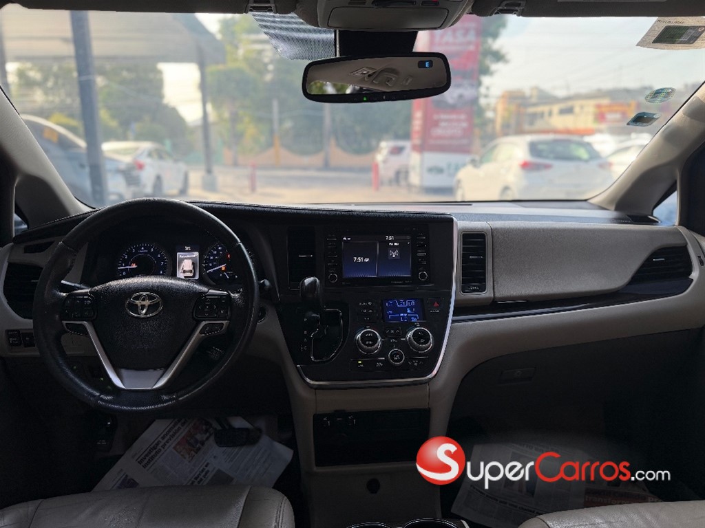 2018 Toyota Sienna XLE — foto 12 / 12