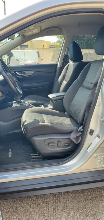 2021 Nissan Rogue SV — foto 8 / 11