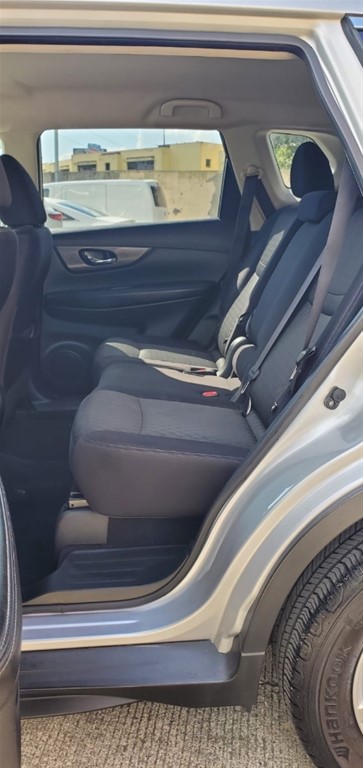 2021 Nissan Rogue SV — foto 9 / 11