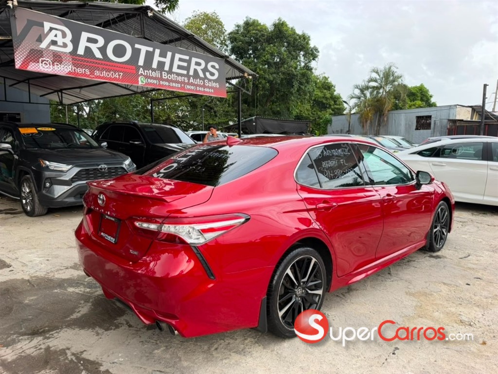 2020 Toyota Camry XSE — foto 8 / 12