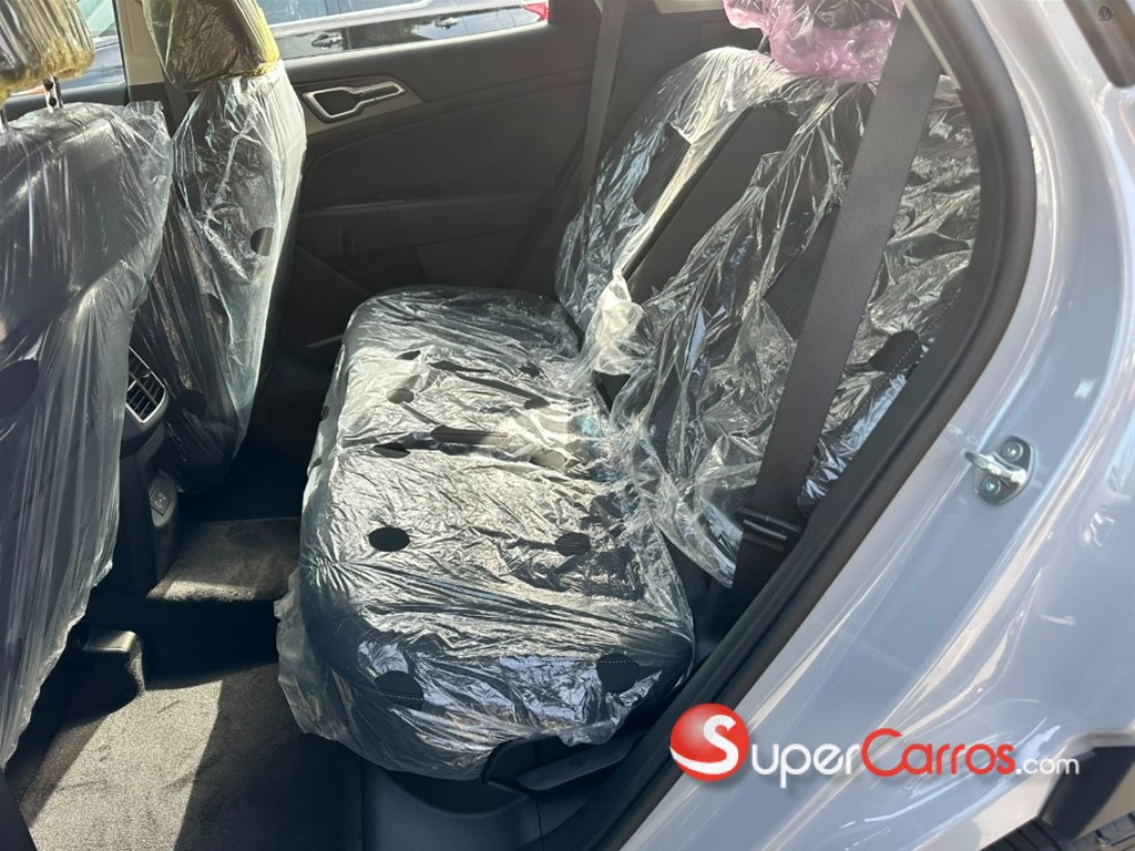 2027 Kia Sportage Sport — foto 7 / 8