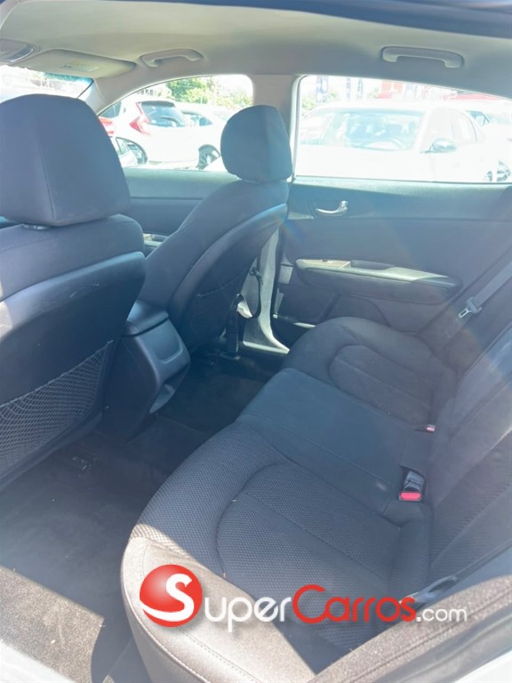 2020 Kia Optima FE — foto 9 / 11