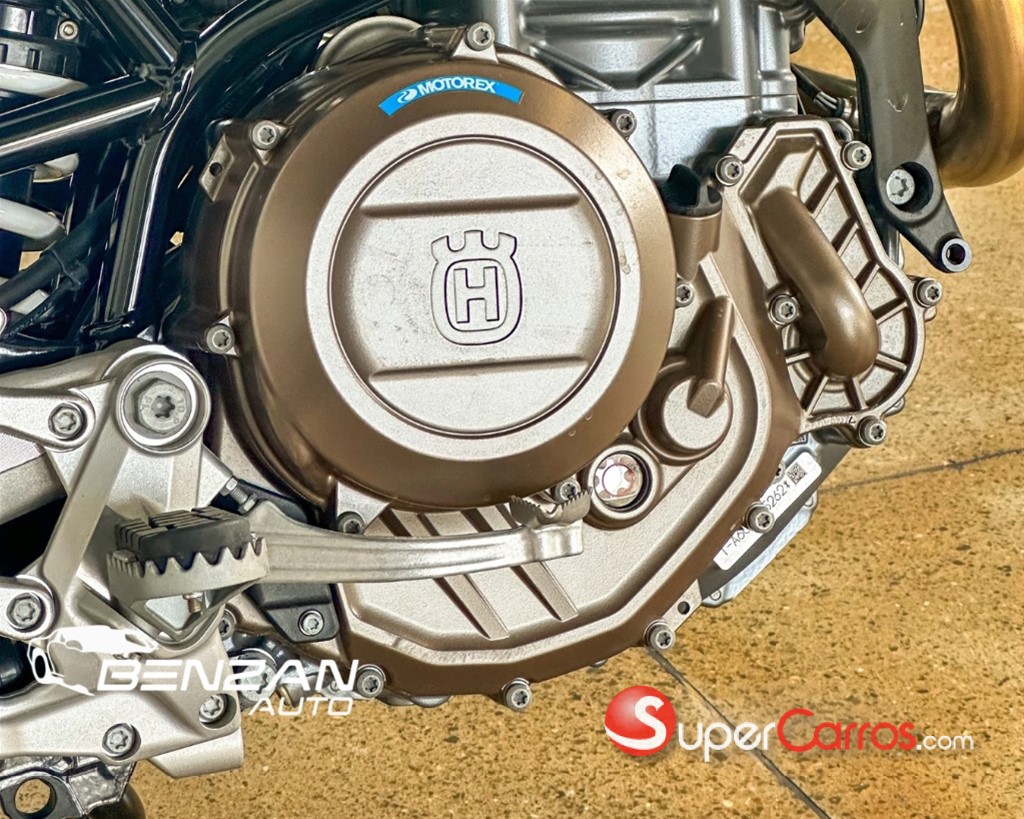 2026 Husqvarna 701 Supermoto — foto 3 / 7