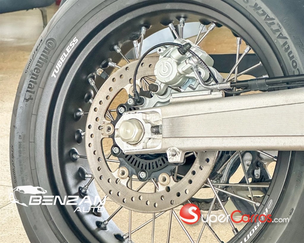 2026 Husqvarna 701 Supermoto — foto 4 / 7