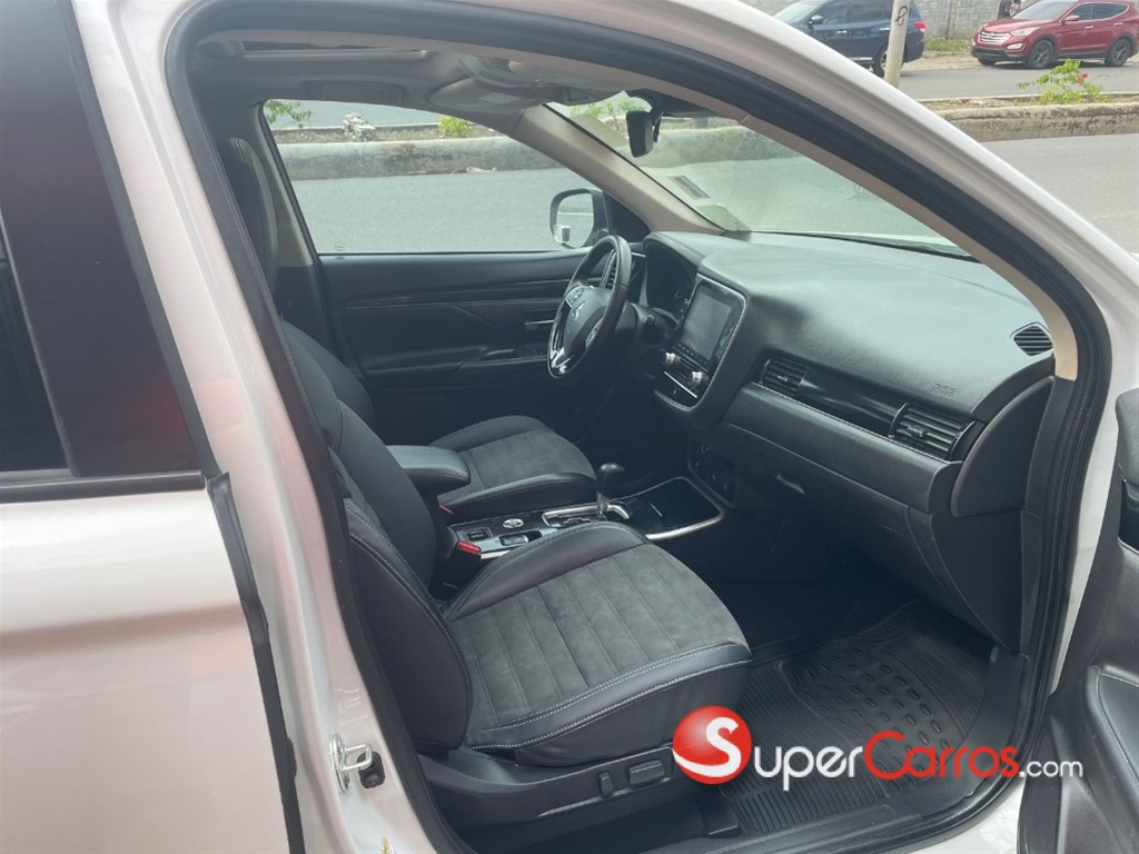 2020 Mitsubishi Motors Outlander SEL — foto 9 / 11