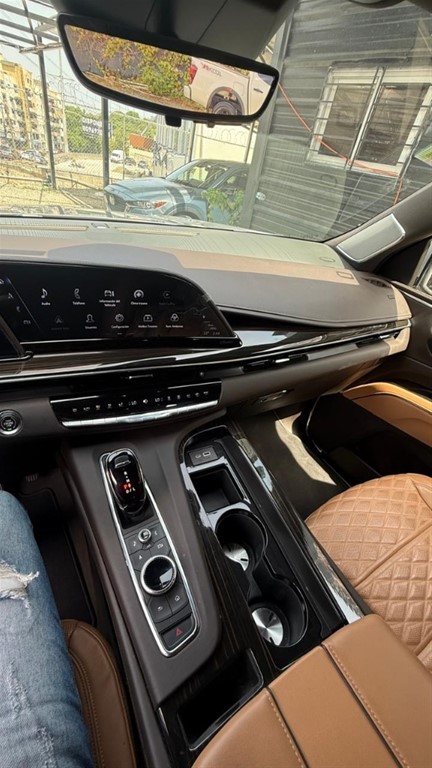 2023 Cadillac Escalade — foto 8 / 12
