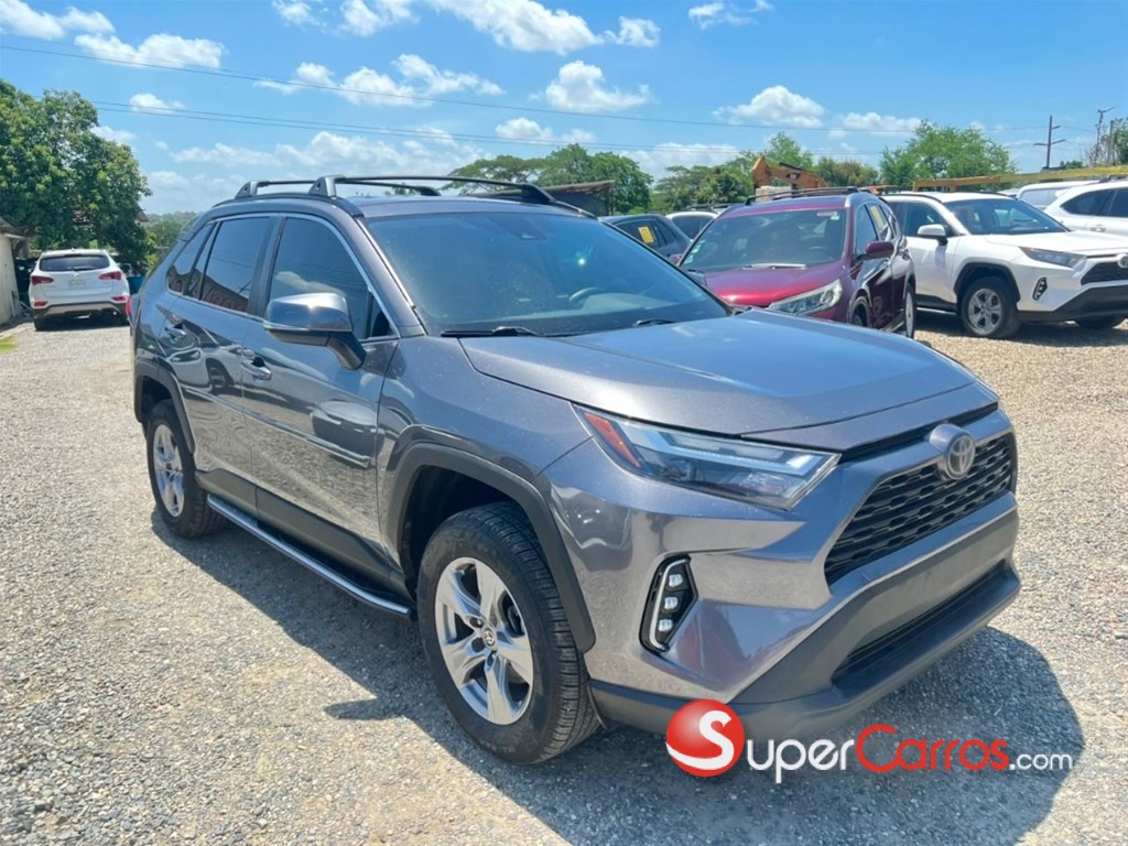 2022 Toyota RAV4 XLE — foto 3 / 10