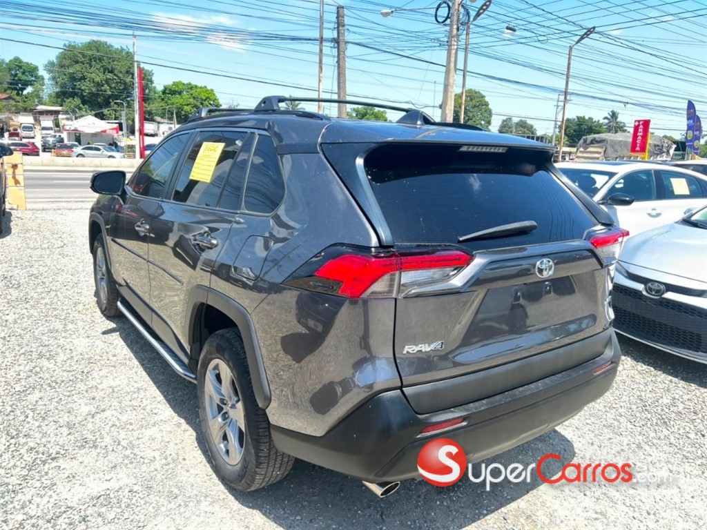 2022 Toyota RAV4 XLE — foto 4 / 10
