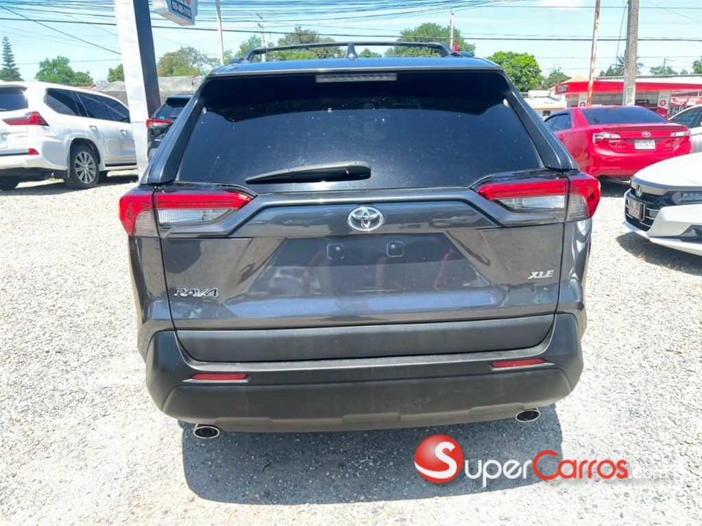 2022 Toyota RAV4 XLE — foto 6 / 10