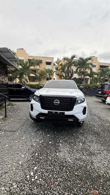 2025 Nissan Frontier — foto 2 / 10