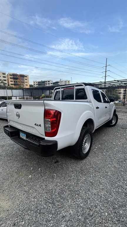 2025 Nissan Frontier — foto 10 / 10