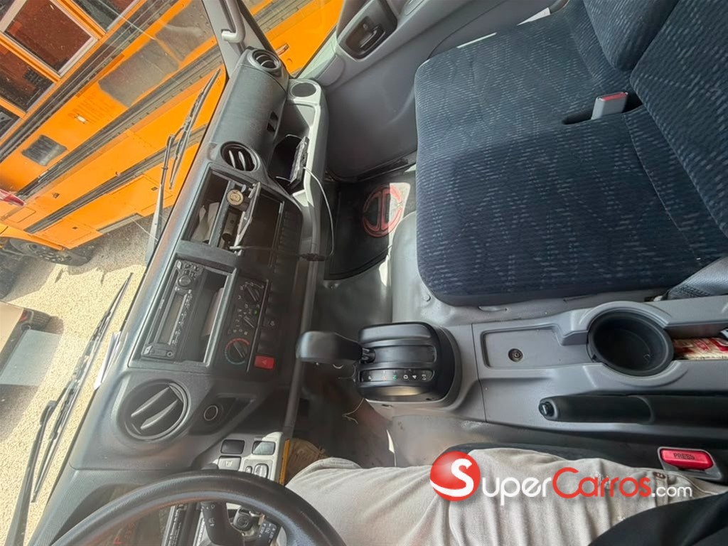 2020 Hino 195 — foto 5 / 9