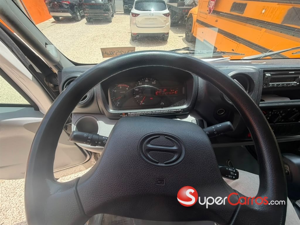 2020 Hino 195 — foto 6 / 9