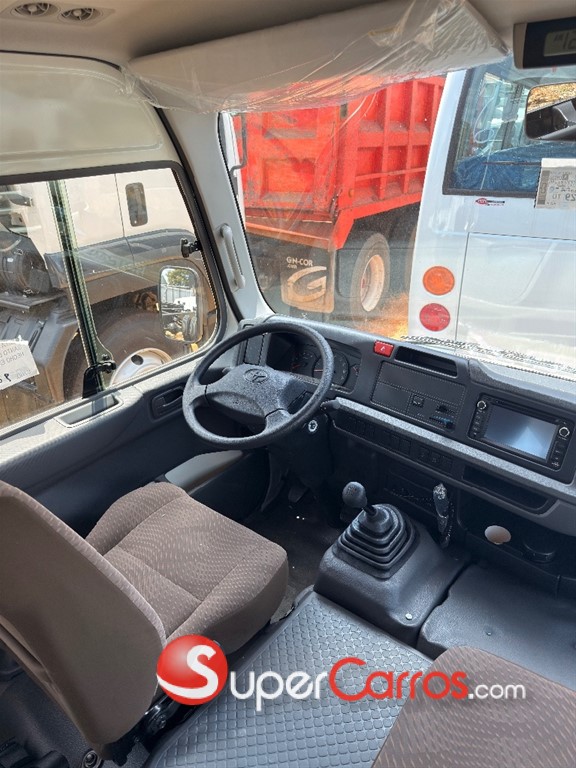 2027 Toyota Coaster — foto 2 / 4