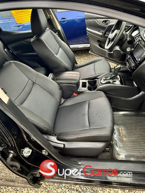 2021 Nissan Rogue — foto 8 / 10