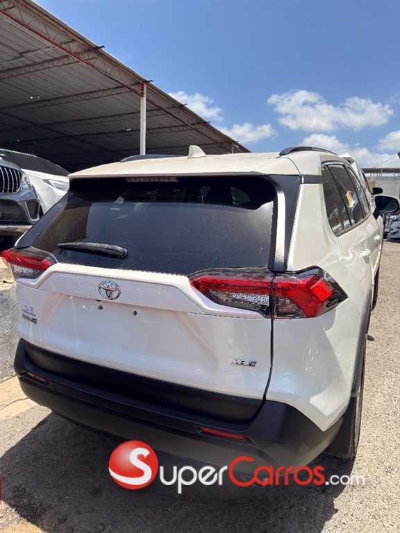 2021 Toyota RAV4 XLE — foto 2 / 4
