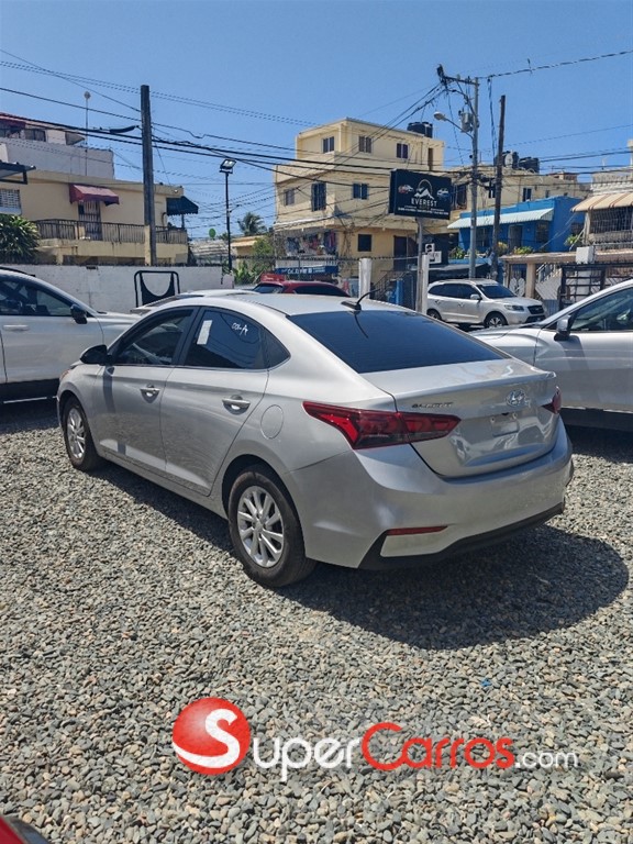 2022 Hyundai Accent — foto 4 / 8