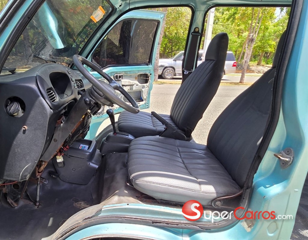 2000 Daihatsu Hijet — foto 9 / 12
