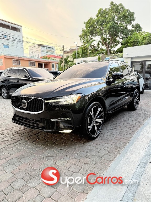 2022 Volvo XC60 B5 Momentum
