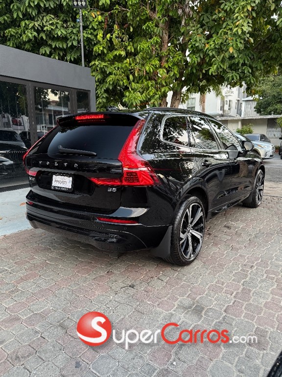 2022 Volvo XC60 B5 Momentum — foto 4 / 11