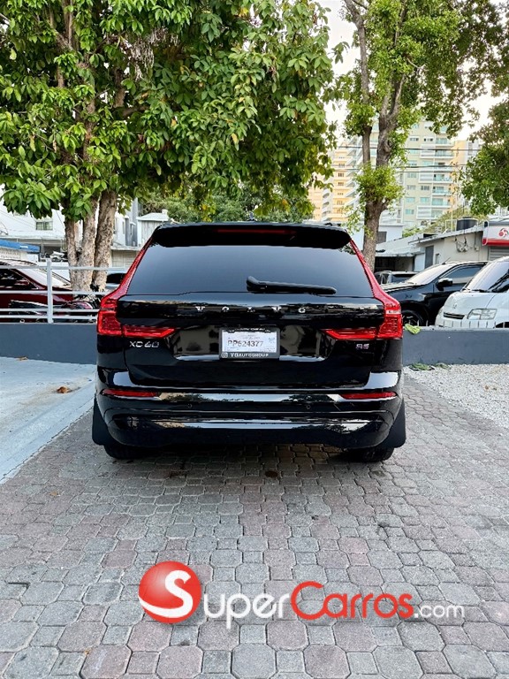 2022 Volvo XC60 B5 Momentum — foto 5 / 11
