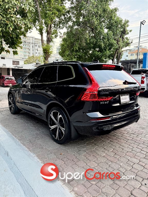 2022 Volvo XC60 B5 Momentum — foto 6 / 11