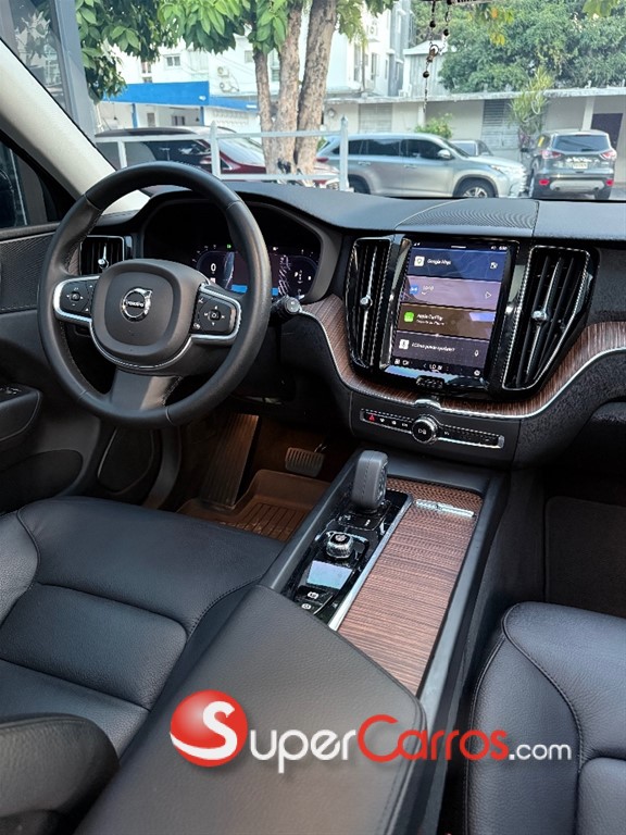 2022 Volvo XC60 B5 Momentum — foto 7 / 11