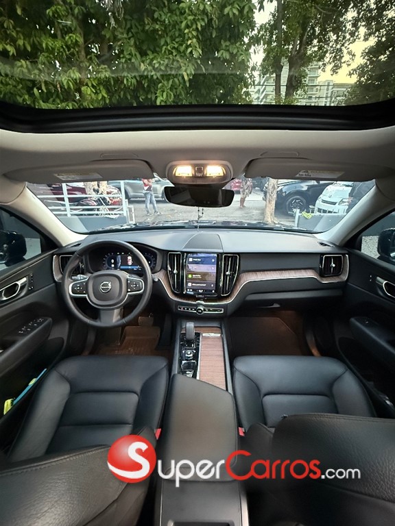 2022 Volvo XC60 B5 Momentum — foto 8 / 11