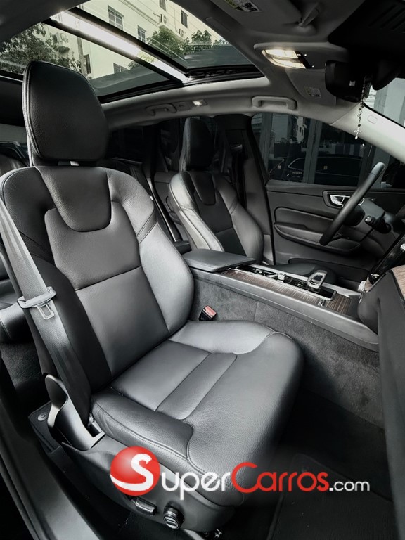 2022 Volvo XC60 B5 Momentum — foto 9 / 11