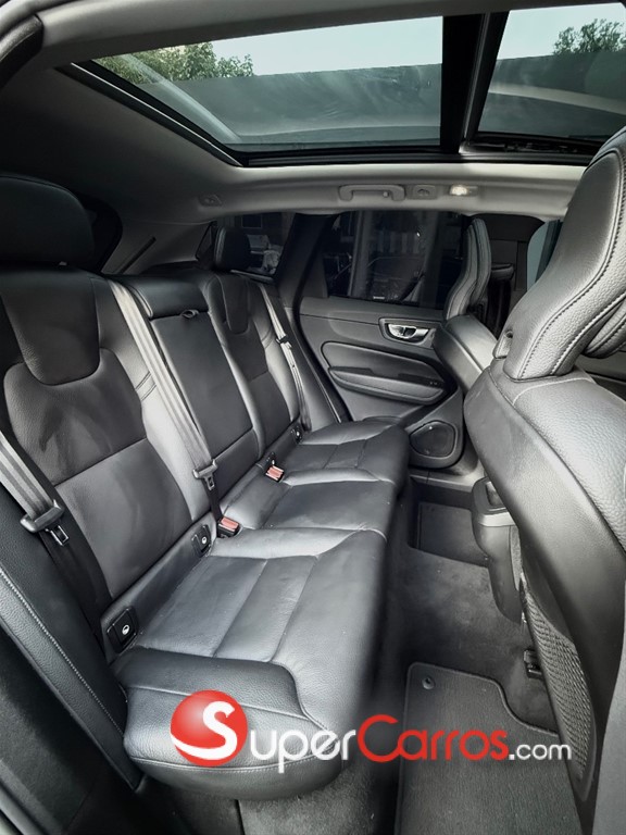 2022 Volvo XC60 B5 Momentum — foto 10 / 11