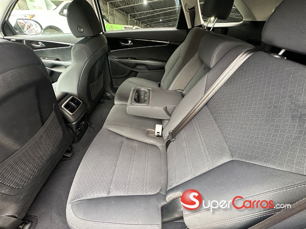 2020 Kia Sorento LX — foto 8 / 11