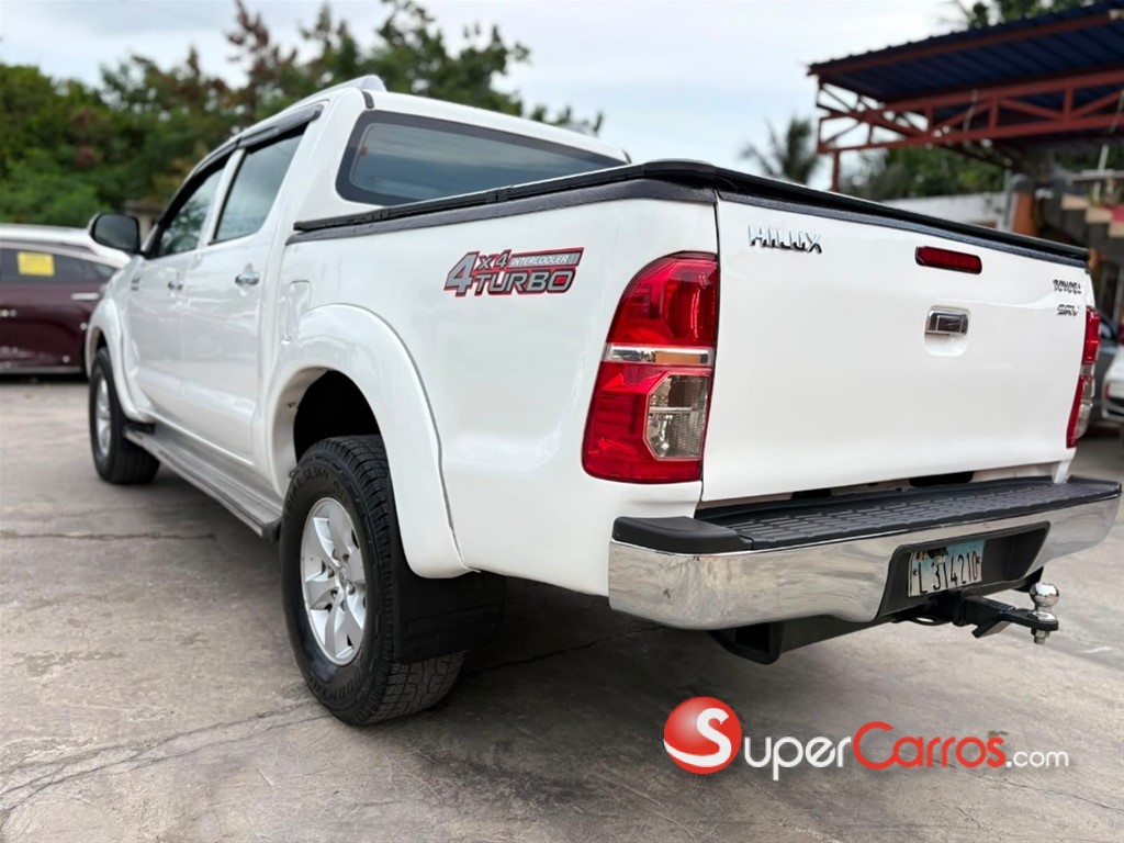 2013 Toyota Hilux — foto 5 / 9