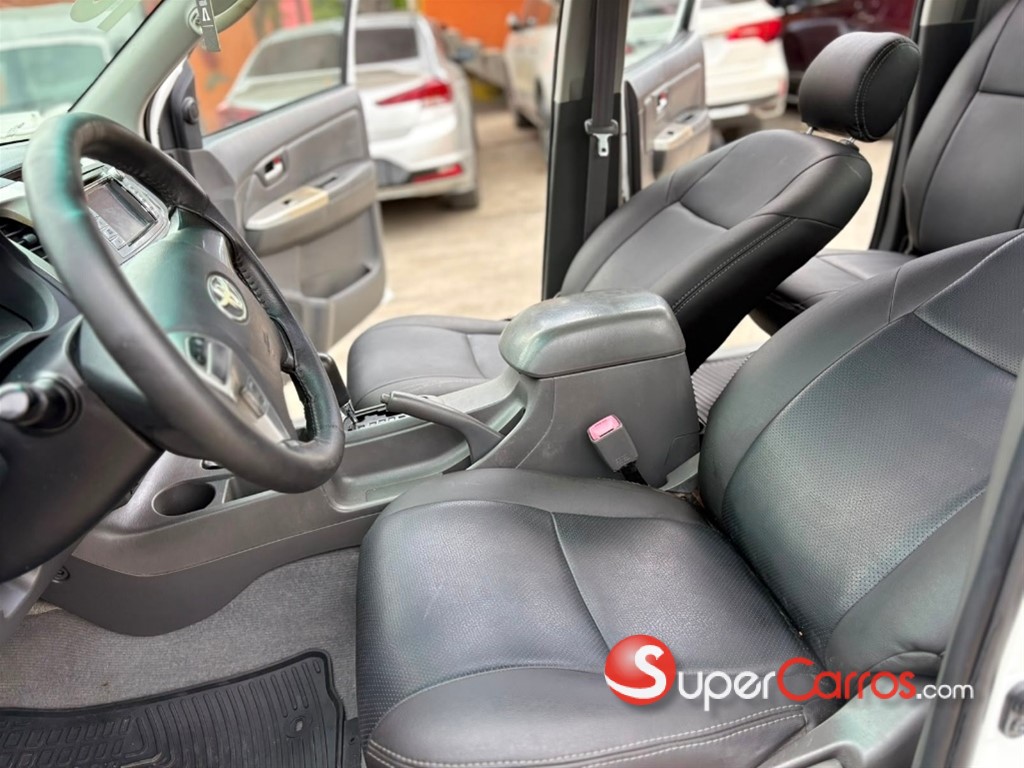 2013 Toyota Hilux — foto 8 / 9