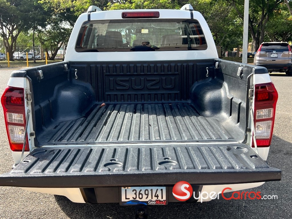 2017 Isuzu DMAX LS — foto 9 / 12