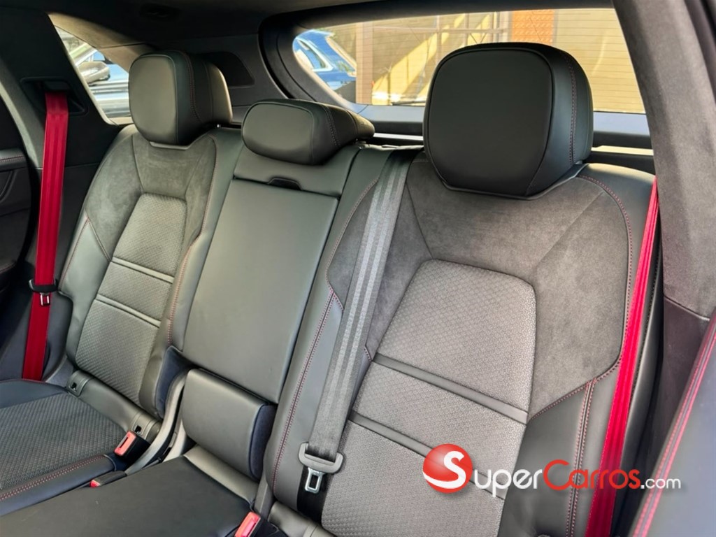 2026 Porsche Cayenne GTS — foto 8 / 12