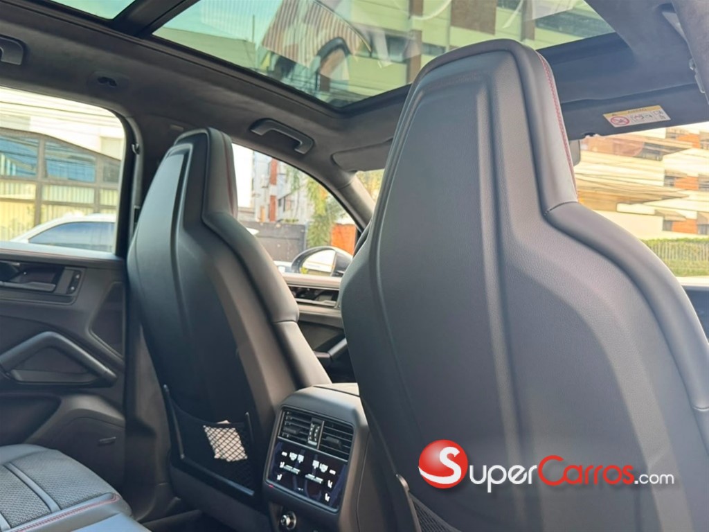2026 Porsche Cayenne GTS — foto 11 / 12