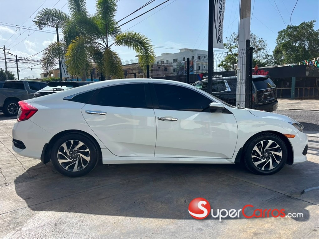 2016 Honda Civic LX — foto 10 / 12