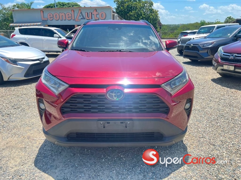 2020 Toyota RAV4 XLE — foto 2 / 10