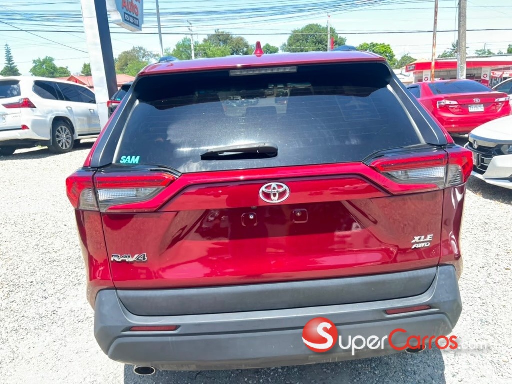 2020 Toyota RAV4 XLE — foto 5 / 10