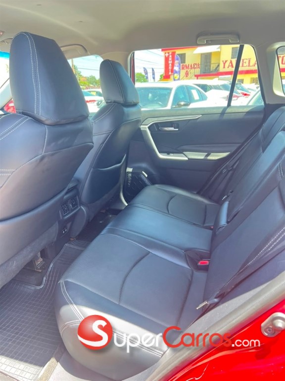 2020 Toyota RAV4 XLE — foto 9 / 10